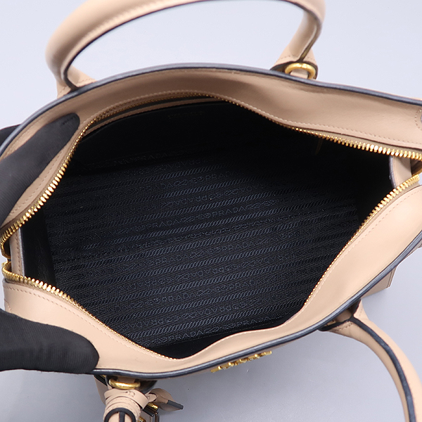 Prada(�����) 1BA046 ������ ���ǾƳ� ���� �����÷����̵� ��Ʈ�� + ��� ��Ʈ�� 2WAY [����������] �̹���5 - ���̺��� �߰���ǰ