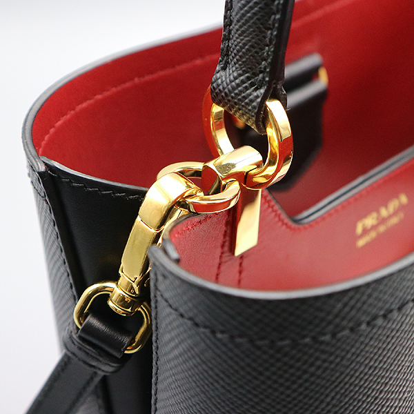 Prada(�����) 1BA212 ���� ���ǾƳ� �ĴϿ� �κ��� ���� �ﰢ�ΰ� �̵�� ��Ŷ ��Ʈ�� + ��Ʈ�� 2WAY [�뱸��������] �̹���4 - ���̺��� �߰���ǰ