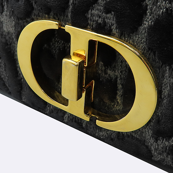 Dior(ũ����î���) M9242UTHG �׷��� ����  CD ����ΰ� CARO �̵�� ����� [�����νż�����] �̹���4 - ���̺��� �߰���ǰ