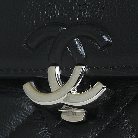 Chanel(����) A84430 ���� ĳ��� ���� ���� �ΰ� ��� ���̵� �÷� Ŭ��ġ�� (���ַԵ���) �̹���4 - ���̺��� �߰���ǰ