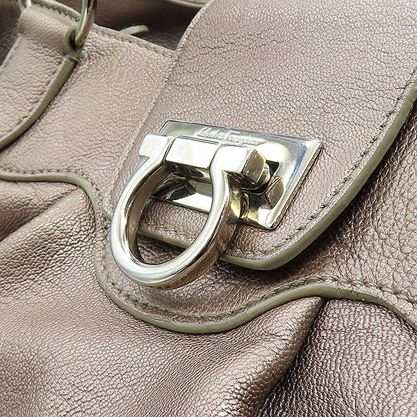 Ferragamo(��󰡸�) 21 A050 ����Ʈ ���� �� NAPPA ���� MARIANNA ���� ��ġ�� �� ��Ŭ �ΰ� ��� ����� [��������] �̹���4 - ���̺��� �߰���ǰ