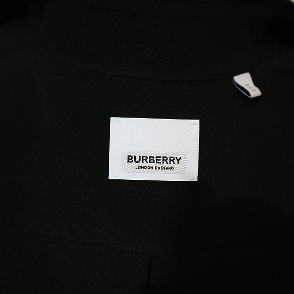 (�̻��) Burberry(������) 8055446 ���� �÷� ��ũ TB ���� ��� ������ ����콺 [�뱸��������] �̹���6 - ���̺��� �߰���ǰ