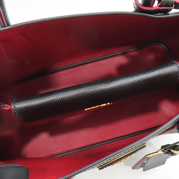 Prada(�����) 1BG887 SAFFIANO(���ǾƳ�) CUIR ���� �κ��� ���� �ﰢ �ΰ� ��� ��Ʈ�� + ��� ��Ʈ�� 2WAY [��õ��] �̹���7 - ���̺��� �߰���ǰ