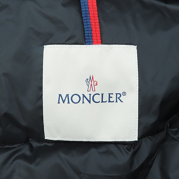 MONCLER(��Ŭ����) K20931A00151 ���� �÷� �ƺ�ü �ĵ� ��Ʈ �ٿ� �е� ���� - 2������ [��������] �̹���5 - ���̺��� �߰���ǰ