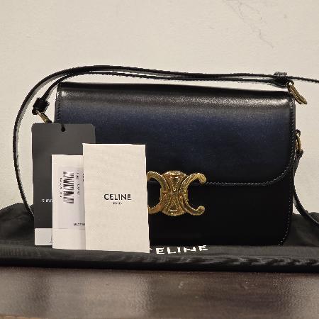 Celine(¼¿¸°´À) 187363BF4.38NO ºí·¢ Ä÷¯ Triomphe Æ®¸®¿ÀÆä ¹Ìµã ·¹´õ Å©·Î½º¹é W Celine(¼¿¸°´À) 187363BF4.38NO ºí·¢ Ä÷¯ Triomphe Æ®¸®¿ÀÆä ¹Ìµã ·¹´õ Å©·Î½º¹é W