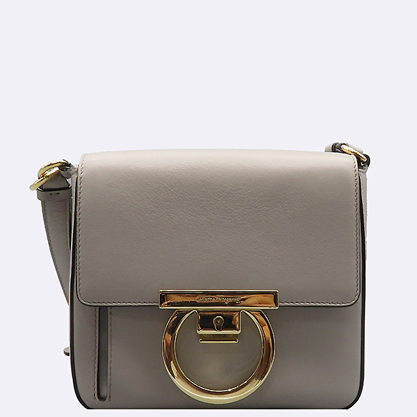 Ferragamo(��󰡸�) 21 H004 �׷��� �÷� ��ġ�� �� �÷� ũ�ν��� [�ϻ�Ե���] �̹���2 - ���̺��� �߰���ǰ