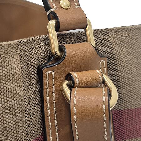 Burberry(������) 3945742 �Ͽ콺 üũ �к긯 ���ܳ� ȣ�� ��Ʈ�� + �����Ʈ�� 2WAY (���ַԵ���) �̹���4 - ���̺��� �߰���ǰ