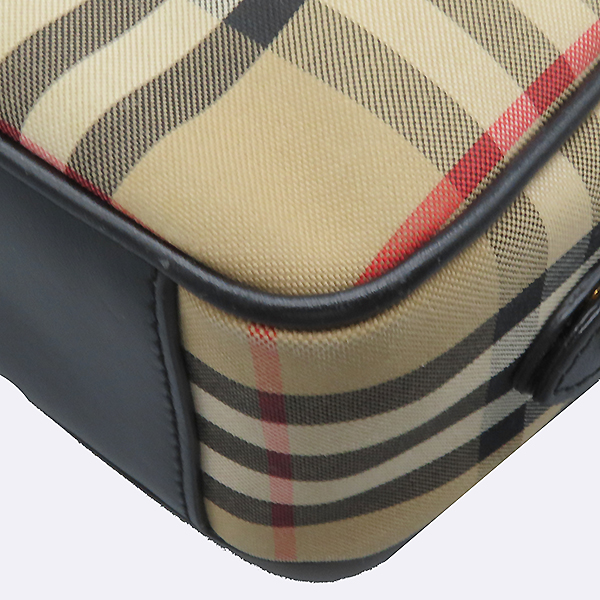 Burberry(������) 8022345 ��Ƽ�� üũ �̴� ī�޶� ����� �� ũ�ν��� [�ϻ�Ե���] �̹���4 - ���̺��� �߰���ǰ
