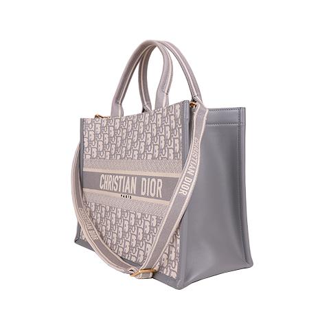 Dior(Å©¸®½ºÃ®µð¿Ã) M1324CZBB_M20I ±×·¹ÀÌ ¿Àºí¸®Å© ÀÚ¼ö Ä«ÇÁ½ºÅ² ¹Ìµð¾ö ºÏÅ䯮 2WAY(±¤ÁÖ»ó¹«Á¡) Dior(Å©¸®½ºÃ®µð¿Ã) M1324CZBB_M20I ±×·¹ÀÌ ¿Àºí¸®Å© ÀÚ¼ö Ä«ÇÁ½ºÅ² ¹Ìµð¾ö ºÏÅ䯮 2WAY(±¤ÁÖ»ó¹«Á¡)