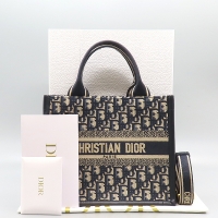 ��� Dior Book Tote ���� �� 
