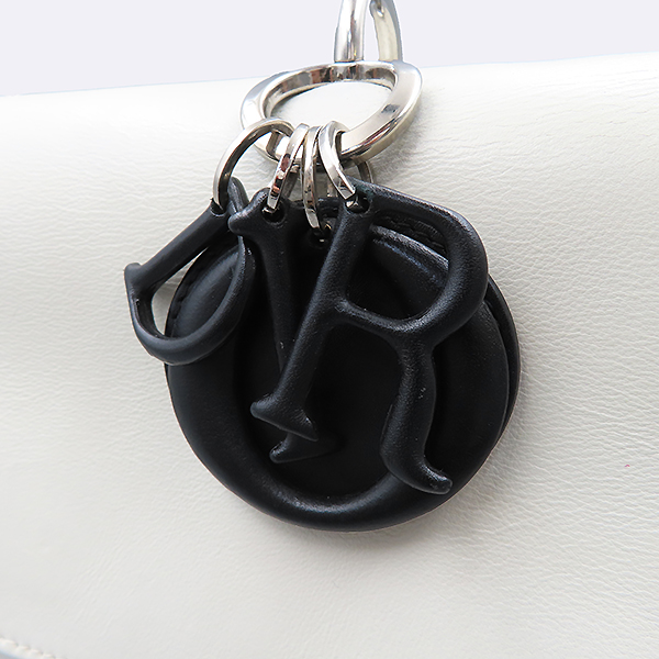 Dior(ũ����î���) M0981 ȭ��Ʈ ���� ���� �ΰ� �� ��� BE DIOR(�� ���) ��Ʈ�� [�б�����] �̹���3 - ���̺��� �߰���ǰ