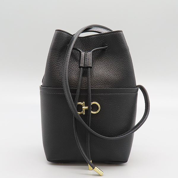 Ferragamo(��󰡸�)  21 2970 ���� ���� ���� ��ġ�� �̴� ��Ŷ ũ�ν��� [���̷Ե���] �̹���2 - ���̺��� �߰���ǰ