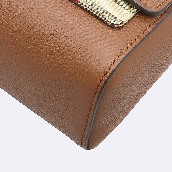 Burberry(������) 8021111 ��Ƽ�� üũ ��Ʈ ũ�ν��ٵ� ũ�ν��� [��������] �̹���6 - ���̺��� �߰���ǰ