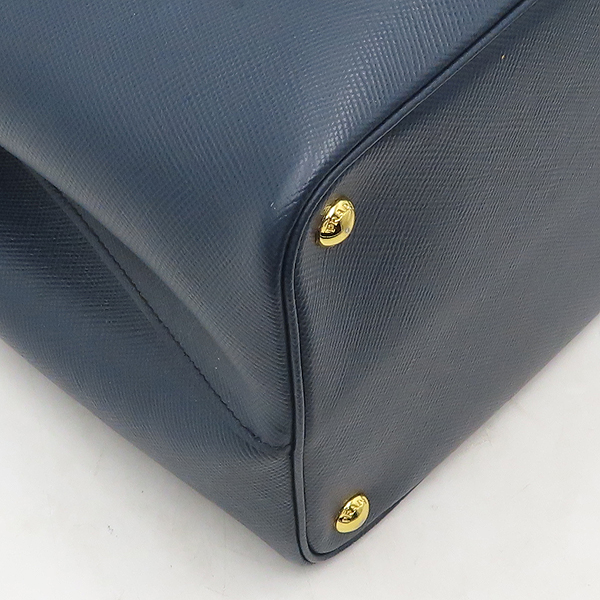 Prada(�����) BN2775 SAFFIANO(���ǾƳ�) ���̺� �κ��� ����Ż �ﰢ�ΰ� ��Ʈ�� + �����Ʈ�� 2WAY [�д�������] �̹���4 - ���̺��� �߰���ǰ