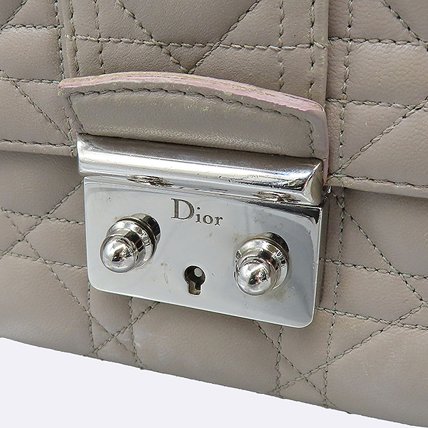 Dior(ũ����î���) M0210PGAI MISSDIOR �̽���� ����Ų ��� ���� ����ΰ� ����� ü�� �÷� ũ�ν��� [��������] �̹���5 - ���̺��� �߰���ǰ