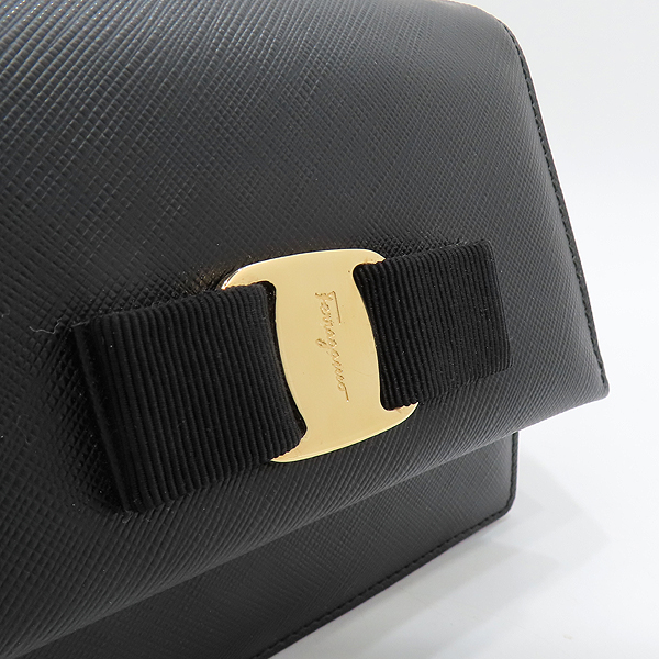 Ferragamo(��󰡸�) 21 E479 ���� ���ǾƳ� GINNY ���� �ٶ� ���� �ΰ� �̴� ü�� �÷� ũ�ν��� [��õ��] �̹���5 - ���̺��� �߰���ǰ