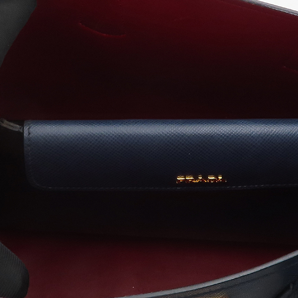 Prada(�����) BN2775 SAFFIANO(���ǾƳ�) ���̺� �κ��� ����Ż �ﰢ�ΰ� ��Ʈ�� + �����Ʈ�� 2WAY [�д�������] �̹���5 - ���̺��� �߰���ǰ