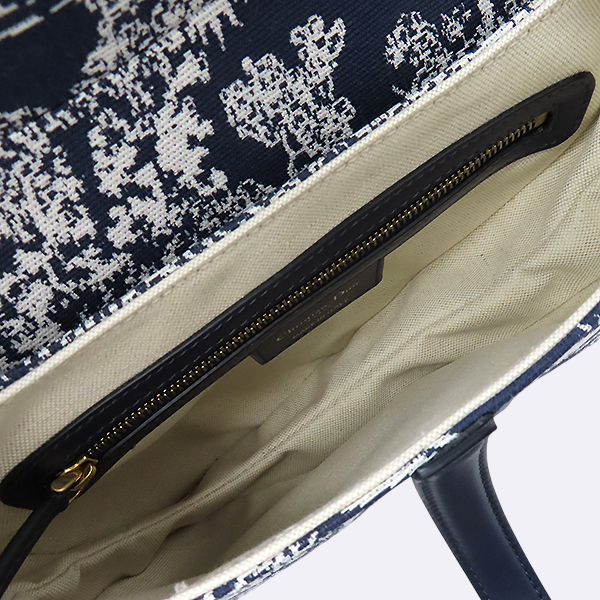 Dior(ũ����î���) M0446CTFO �к긯 Ʈ�� �� ���� ������ Saddle(����) ����� [�λ꼾�Һ���] �̹���4 - ���̺��� �߰���ǰ