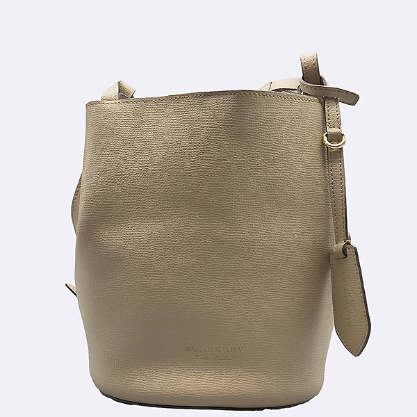 Burberry(������) 4057151 ������ ���� ���̸��� üũ �� ũ�ν��ٵ� ��Ŷ�� [�ϻ�Ե���] �̹���2 - ���̺��� �߰���ǰ