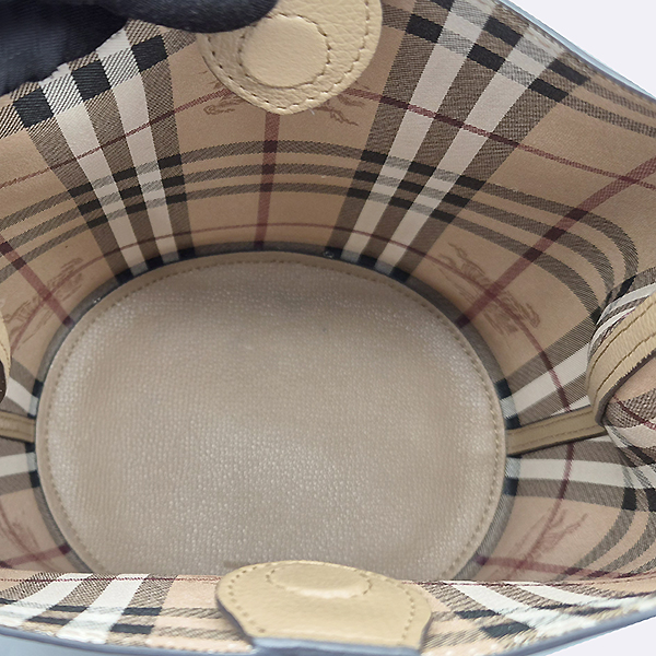 Burberry(������) 4057151 ������ ���� ���̸��� üũ �� ũ�ν��ٵ� ��Ŷ�� [�ϻ�Ե���] �̹���5 - ���̺��� �߰���ǰ
