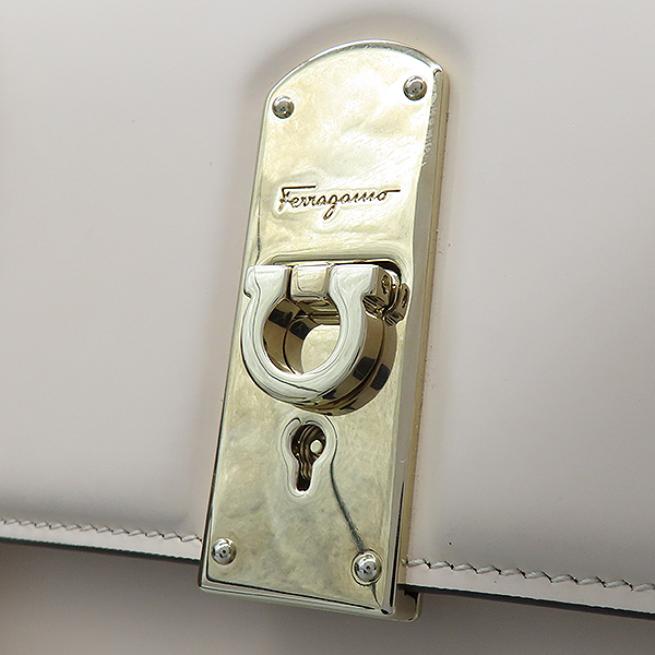 Ferragamo(��󰡸�) 21 H645 ������ ī�� ��Ų �ڽ���(BOXYZ) �̵�� ž�ڵ� ��Ʈ�� + �����Ʈ�� 2WAY [��������] �̹���5 - ���̺��� �߰���ǰ