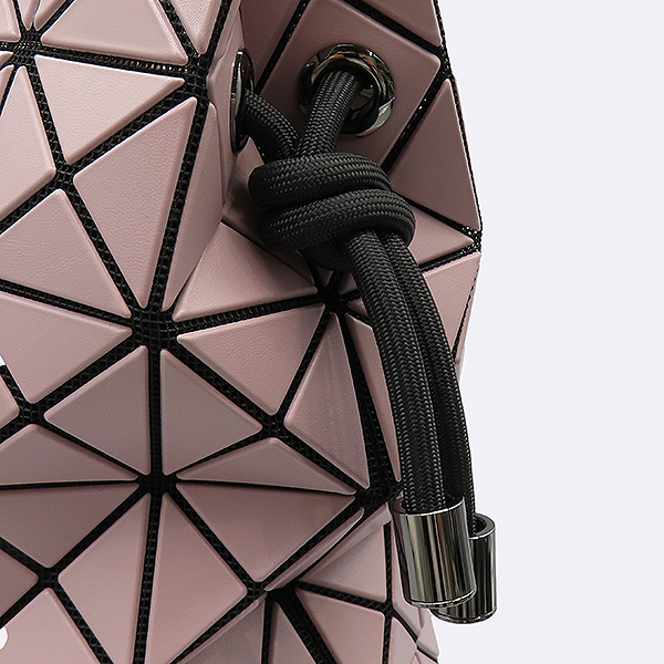 ISSEY MIYAKE(�̼��̹̾���) BB18-AG561 �ٿ��ٿ� W�� ��Ʈ ��� �� ũ�ν��� [��������] �̹���4 - ���̺��� �߰���ǰ