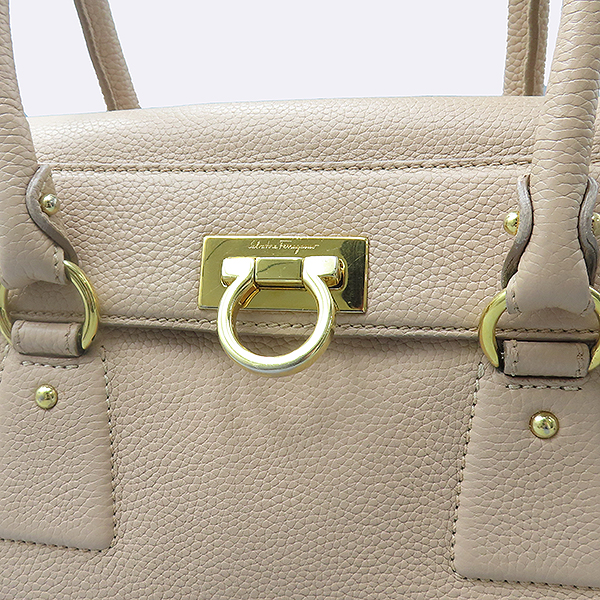 Ferragamo(��󰡸�) 21 F293 �ε���ũ �÷� ��Ƽ ��ġ�� ����ΰ� �� ��� ��Ʈ�� + �����Ʈ�� 2WAY [���ε�������] �̹���3 - ���̺��� �߰���ǰ