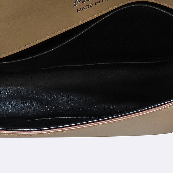 Prada(�����) 1BD249 ������ ���ǾƳ� ���̵�ƼƼ Ʈ���̾ޱ� �ΰ� �÷� ��� ũ�ν��� [��������] �̹���6 - ���̺��� �߰���ǰ