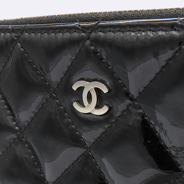 Chanel(����) A82545 Ŭ���� ���� ���̴�Ʈ ���� CC �ΰ� ���̵� Ŭ��ġ [��������] �̹���3 - ���̺��� �߰���ǰ