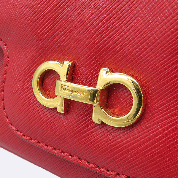 Ferragamo(��󰡸�) 21 C690 ���� ���� ���ǾƳ� ���� ��ġ�� ü�� �̴� ũ�ν��� [��������] �̹���5 - ���̺��� �߰���ǰ