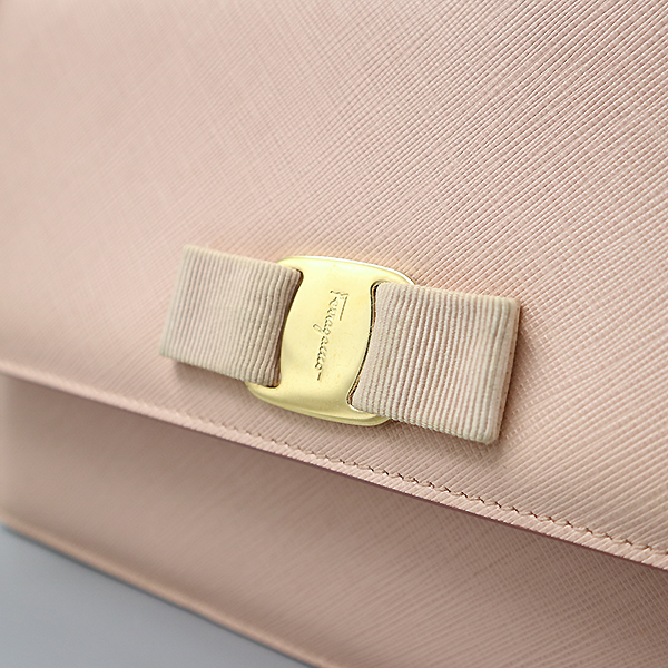 FERRAGAMO(��󰡸�)  21 E480 ��ũ ���ǾƳ� ���� �ٶ� ���� ü�� ũ�ν��� [�뱸��������] �̹���3 - ���̺��� �߰���ǰ