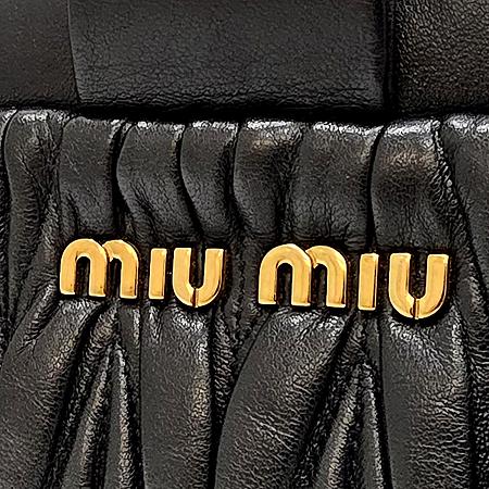MiuMiu(�̿�̿�) 5BH356 ����ΰ� ���� ����Ų ���׶�� Ŭ��ġ�� ũ�ν��� (���ַԵ���) �̹���4 - ���̺��� �߰���ǰ