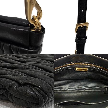 MiuMiu(�̿�̿�) 5BH356 ����ΰ� ���� ����Ų ���׶�� Ŭ��ġ�� ũ�ν��� (���ַԵ���) �̹���5 - ���̺��� �߰���ǰ