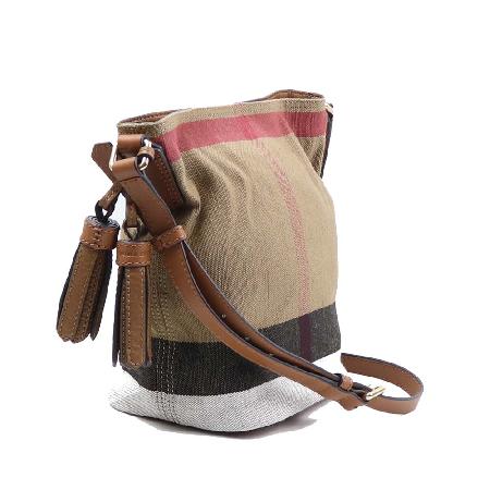 Burberry(������) 3982933 �ֽ��� �½� �̴� ȣ�� ũ�ν��� [����ż�����] �̹���3 - ���̺��� �߰���ǰ