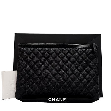 Chanel(샤넬) A84407 블랙 캐비어 골드 메탈 보이샤넬 라지 클러치 (광주롯데점) Chanel(샤넬) A84407 블랙 캐비어 골드 메탈 보이샤넬 라지 클러치 (광주롯데점)