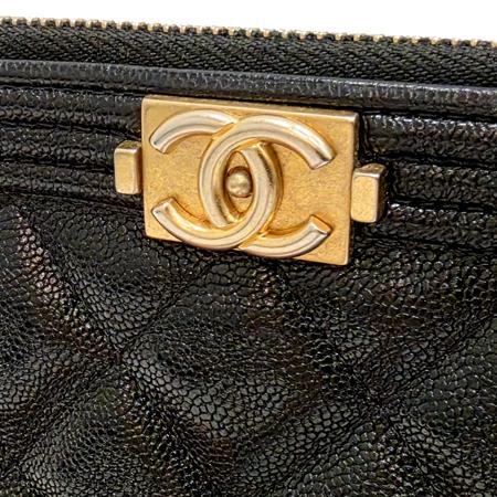 Chanel(샤넬) A84407 블랙 캐비어 골드 메탈 보이샤넬 라지 클러치 (광주롯데점) Chanel(샤넬) A84407 블랙 캐비어 골드 메탈 보이샤넬 라지 클러치 (광주롯데점)
