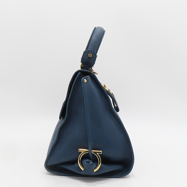 Ferragamo(��󰡸�) 21 E530 ���� ���� ��ġ�� ���� �ΰ� ���Ǿ� ��Ʈ�� (��Ʈ�� �н�) [��õ��] �̹���2 - ���̺��� �߰���ǰ