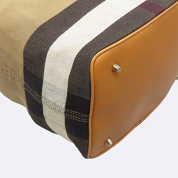 Burberry(������) 39829371 �ֽ��� ĵ���� ���� Ʈ���� ����� 2WAY + �����Ŀ�ġ [��������] �̹���6 - ���̺��� �߰���ǰ