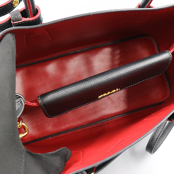 Prada(�����) 1BG887 SAFFIANO(���ǾƳ�) CUIR ���� �κ��� �̵�� ���� �ﰢ �ΰ� ��� ��Ʈ�� + ��� ��Ʈ�� 2WAY[�뱸��������] �̹���7 - ���̺��� �߰���ǰ