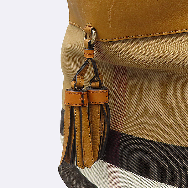 Burberry(������) 39829371 �ֽ��� ĵ���� ���� Ʈ���� ����� 2WAY + �����Ŀ�ġ [��������] �̹���5 - ���̺��� �߰���ǰ