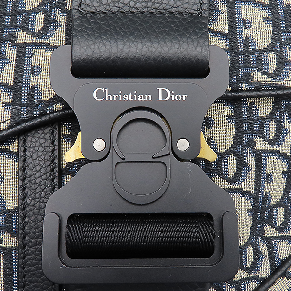 Dior(ũ����î���) 1ADPO211YKY OBLIQUE(������ũ) SADDLE(����) �ƽ� ���� �� �Ŀ�ġ ũ�ν��� [�ϻ�Ե���] �̹���5 - ���̺��� �߰���ǰ