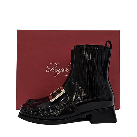 Roger Vivier(로저비비에) RVW63331250 블랙 비브 레인저 페이던트 메탈 버클 첼시 앵클 부츠(245MM) (광주롯데점) Roger Vivier(로저비비에) RVW63331250 블랙 비브 레인저 페이던트 메탈 버클 첼시 앵클 부츠(245MM) (광주롯데점)