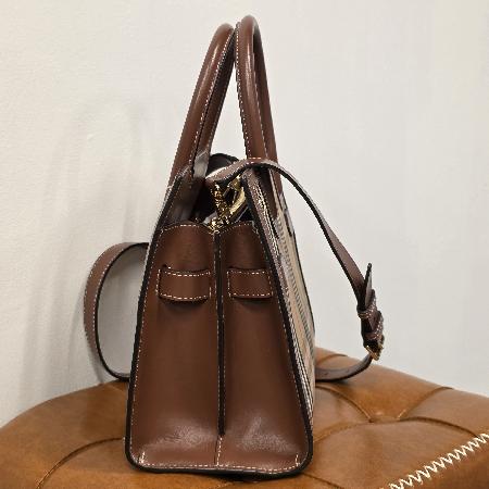 Burberry(버버리) 8025267 빈티지 체크 투 핸들 미니 타이틀 토트백 + 숄더 스트랩 2WAY Burberry(버버리) 8025267 빈티지 체크 투 핸들 미니 타이틀 토트백 + 숄더 스트랩 2WAY