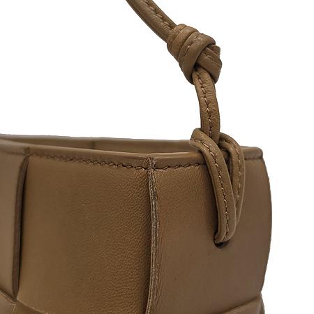 BOTTEGAVENETA(보테가베네타) 730543 카멜 레더 인트레치아토 카세트 파우치 숄더백 (광주롯데점) BOTTEGAVENETA(보테가베네타) 730543 카멜 레더 인트레치아토 카세트 파우치 숄더백 (광주롯데점)