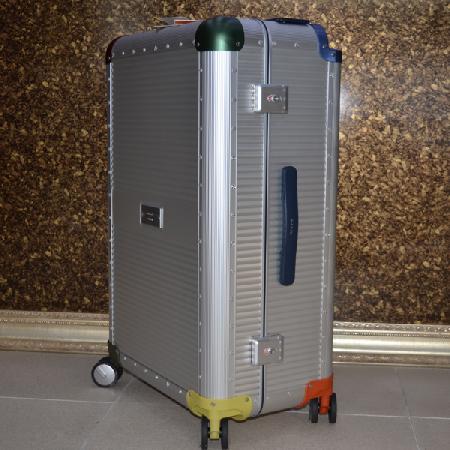 LUXURY OTHER(�ο�ο�) X �� ���̽� ALU üũ�� ���� (88L/29��ġ) �˷�̴� ĳ���� �̹���2 - ���̺��� �߰���ǰ