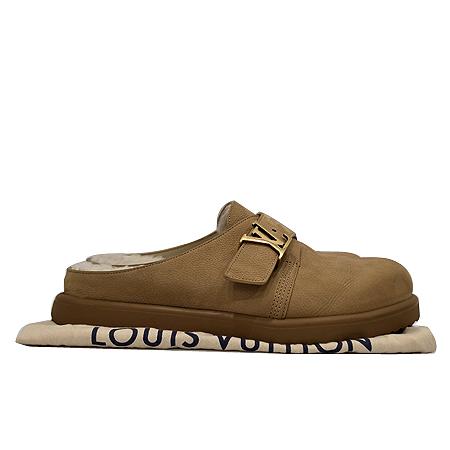 Louis Vuitton(루이비통) 1AJCOT 베이지 그레인 누벅 시어링 LV SKI 이지 뮬 슬리퍼 270MM (광주롯데점) Louis Vuitton(루이비통) 1AJCOT 베이지 그레인 누벅 시어링 LV SKI 이지 뮬 슬리퍼 270MM (광주롯데점)