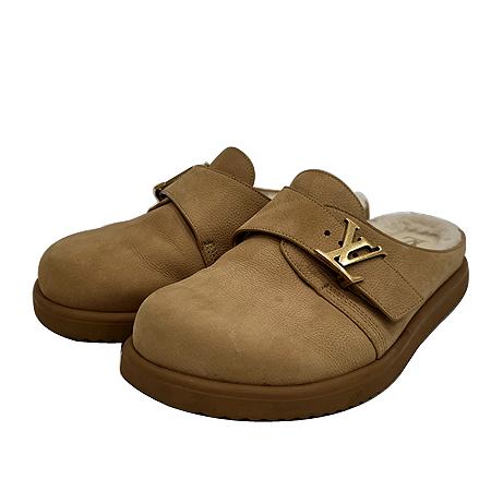 Louis Vuitton(루이비통) 1AJCOT 베이지 그레인 누벅 시어링 LV SKI 이지 뮬 슬리퍼 270MM (광주롯데점) Louis Vuitton(루이비통) 1AJCOT 베이지 그레인 누벅 시어링 LV SKI 이지 뮬 슬리퍼 270MM (광주롯데점)