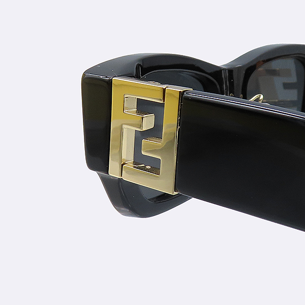Fendi(���) FE40234F FOA063 �����÷� �Ƽ�����Ʈ ��� F���� ����Ż ���۶� [�б�����] �̹���4 - ���̺��� �߰���ǰ