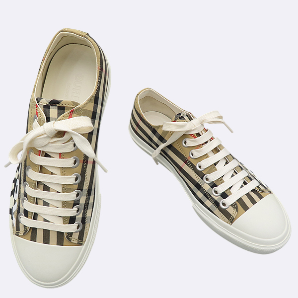 Burberry(������) 8024149 ��ī�̺� ������ ��Ƽ�� üũ ��ũȦ �ΰ� ������ ����Ŀ�� - 40 [��������] �̹���2 - ���̺��� �߰���ǰ
