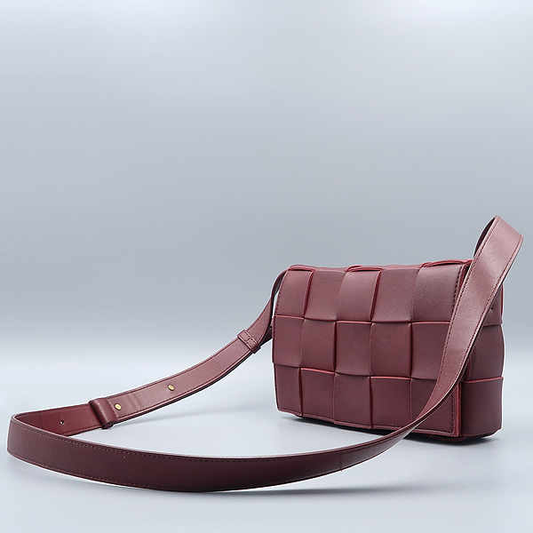BOTTEGAVENETA(���װ�����Ÿ) 578004 ���ǵ� ���� �ƽ� ��Ʈ��ġ���� ī��Ʈ ũ�ν��� [����������] �̹���3 - ���̺��� �߰���ǰ